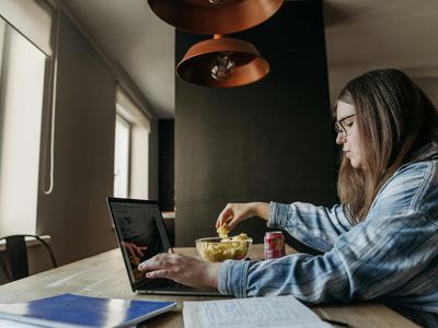 Gentle relaxation of the visual muscles during work break
